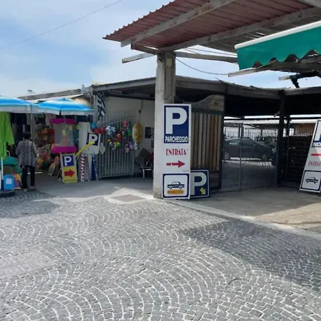 A Due Passi Dal Mare, Forio